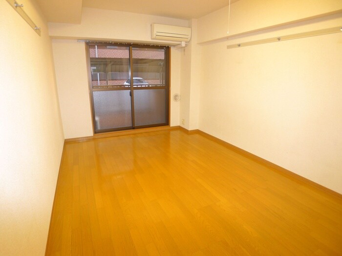 物件内観写真7　(室内からの展望)