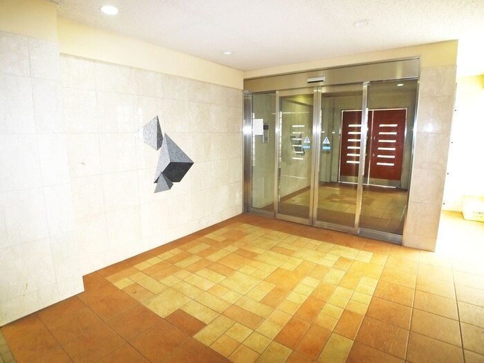 物件外観写真3　(エントランス部分)