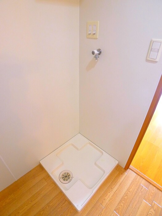 物件内観写真14　(洗濯機置場)