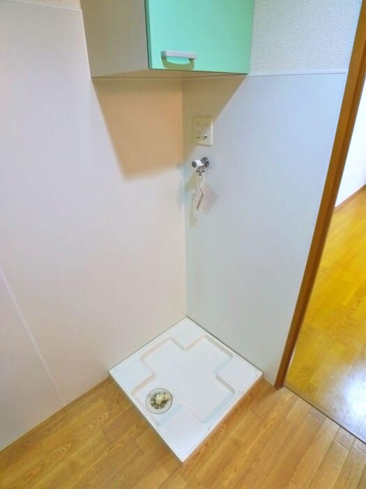 物件内観写真16　(洗濯機置場)