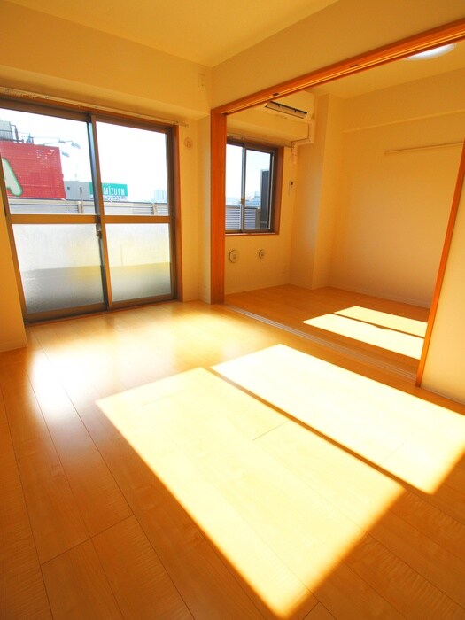 物件内観写真7　(室内からの展望)