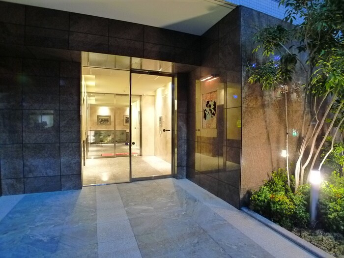 物件外観写真5　(エントランス部分)