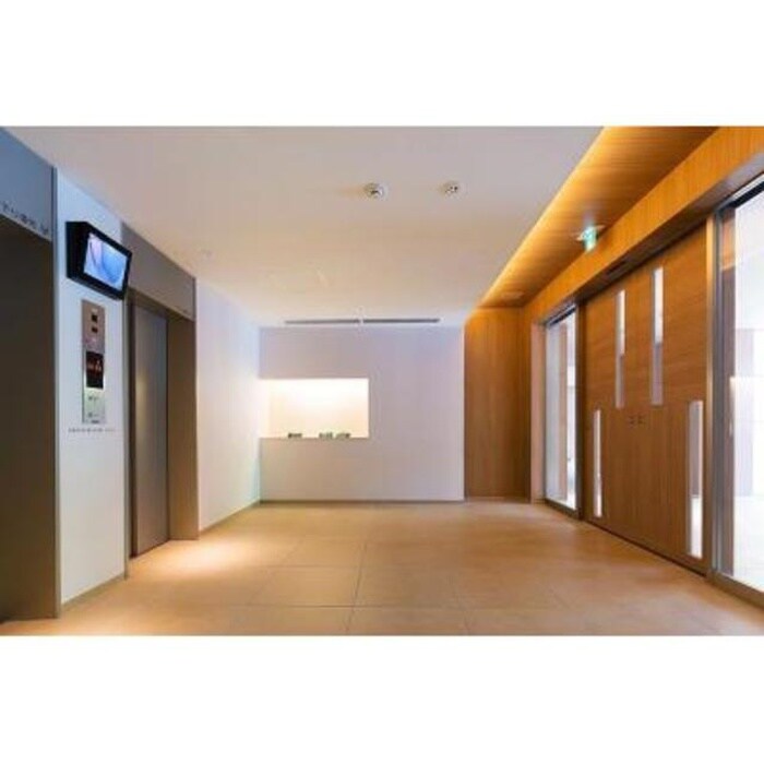 物件外観写真3　(エントランス部分)