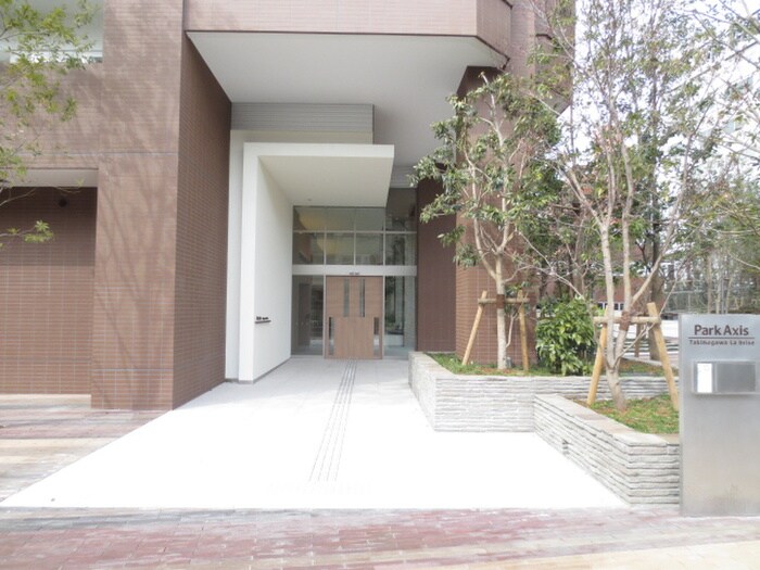 物件外観写真4　(エントランス部分)