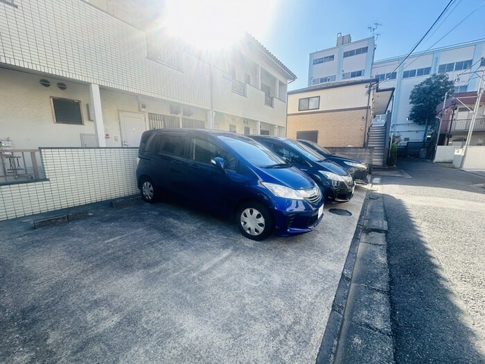物件外観写真3　(駐車場)