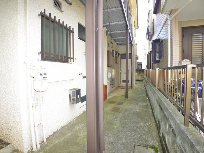 物件外観写真3　(エントランス部分)