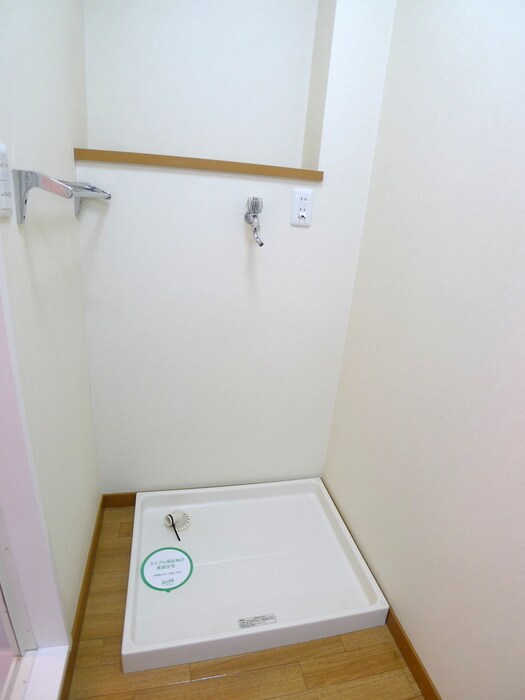 物件内観写真13　(洗濯機置場)