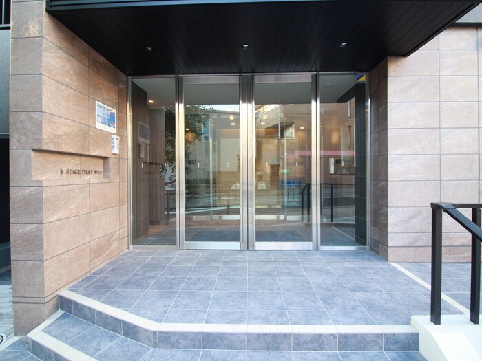 物件外観写真3　(エントランス部分)