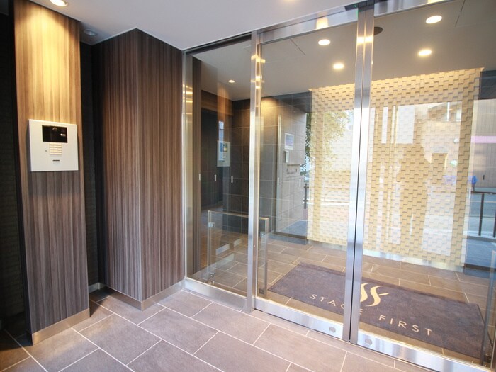 物件外観写真4　(エントランス部分)