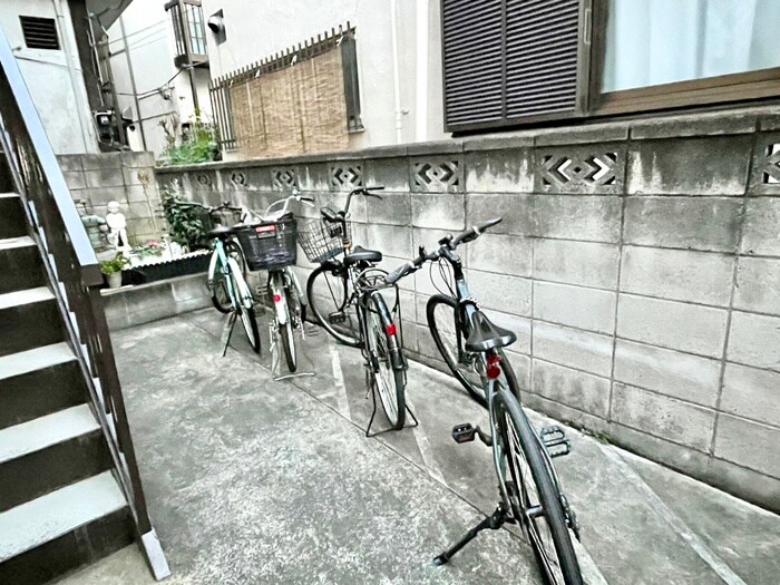 物件外観写真3　(駐輪場)