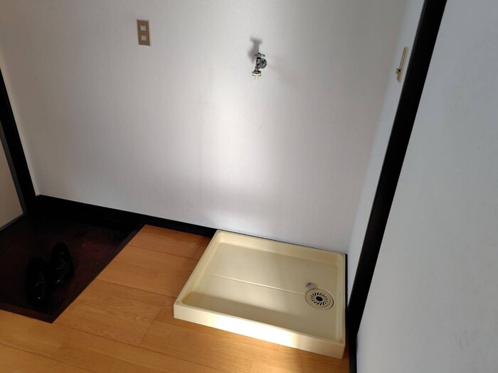 物件内観写真15　(洗濯機置場)