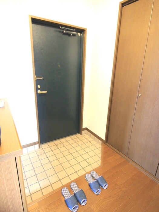 物件内観写真13　(玄関)