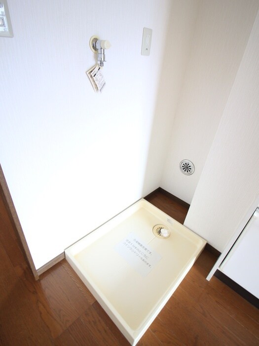 物件内観写真15　(洗濯機置場)