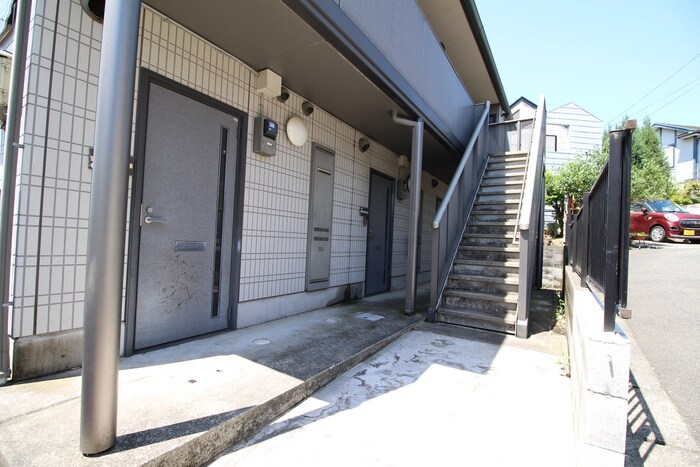 物件外観写真5　(エントランス部分)