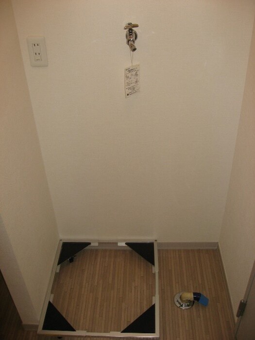 物件内観写真12　(洗濯機置場)