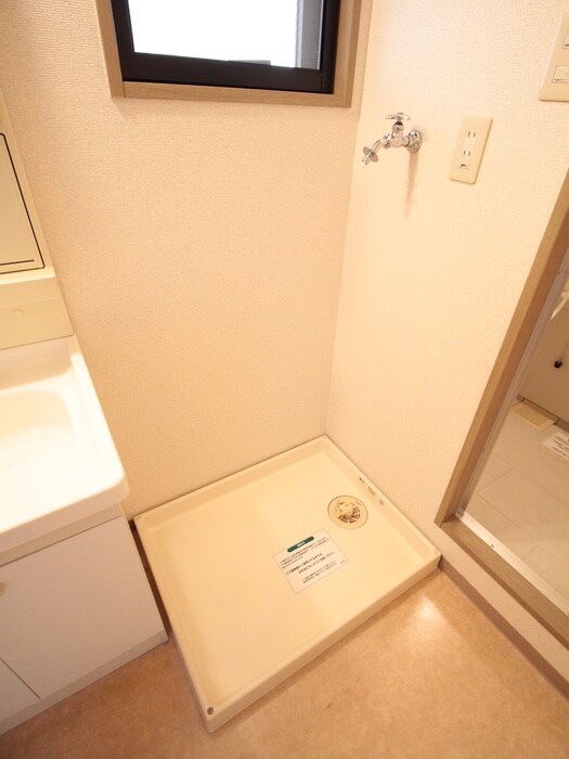 物件内観写真12　(洗濯機置場)