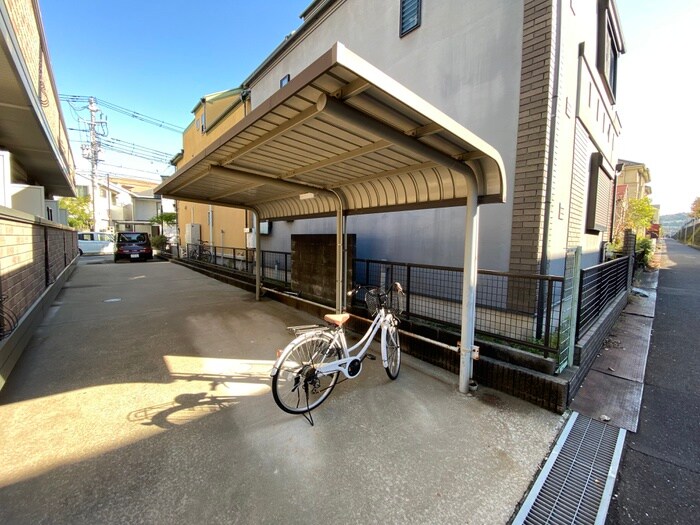 物件外観写真4　(駐輪場)