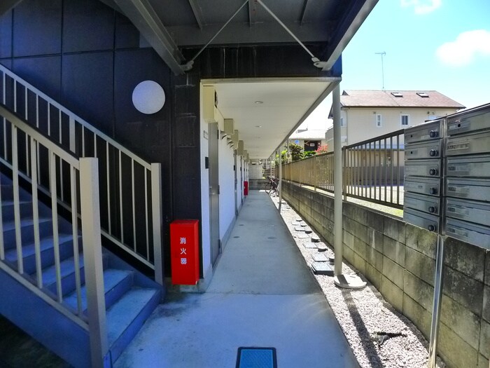 物件外観写真2　(エントランス部分)