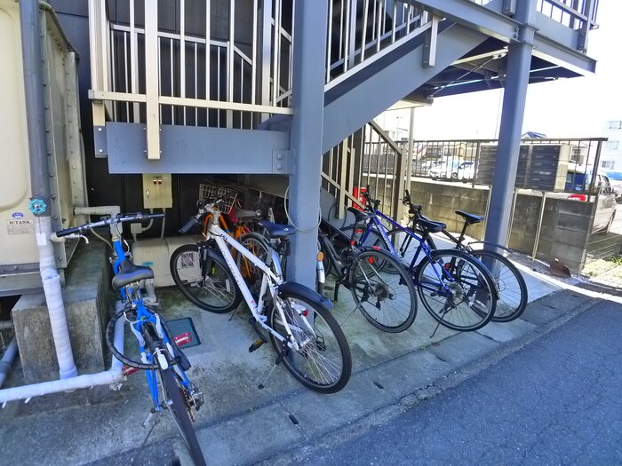 物件外観写真4　(駐輪場)