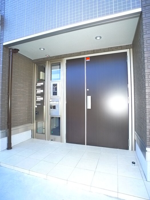 物件外観写真2　(エントランス部分)