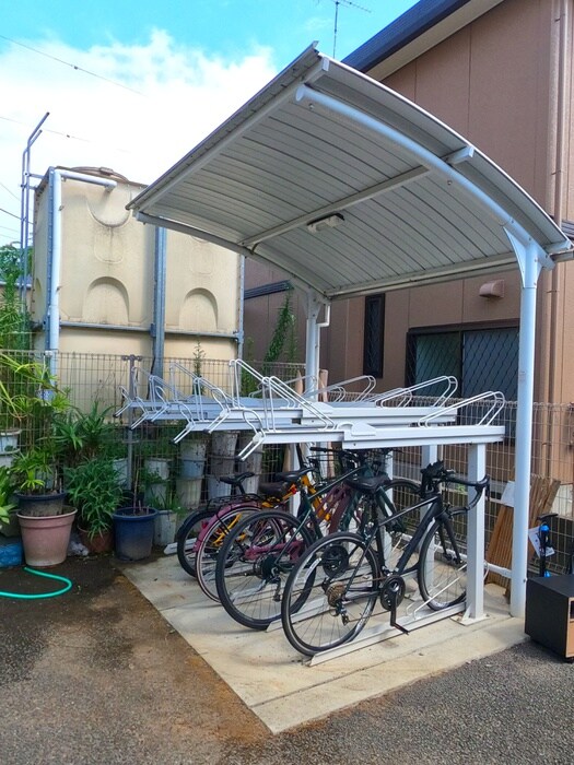 物件外観写真5　(駐輪場)