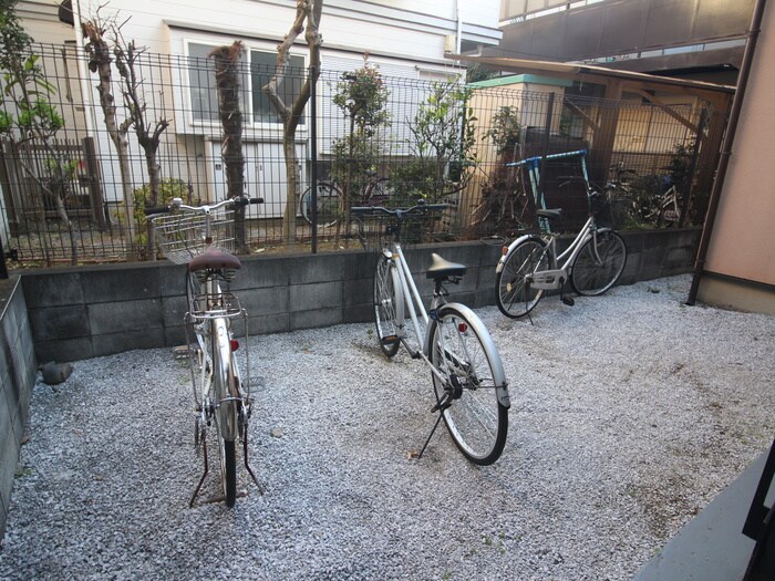 物件外観写真6　(駐輪場)