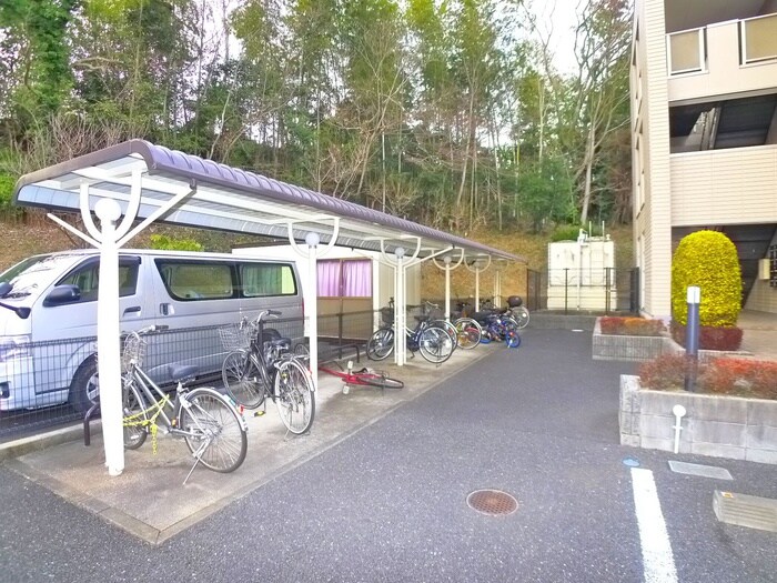 物件外観写真3　(駐輪場)