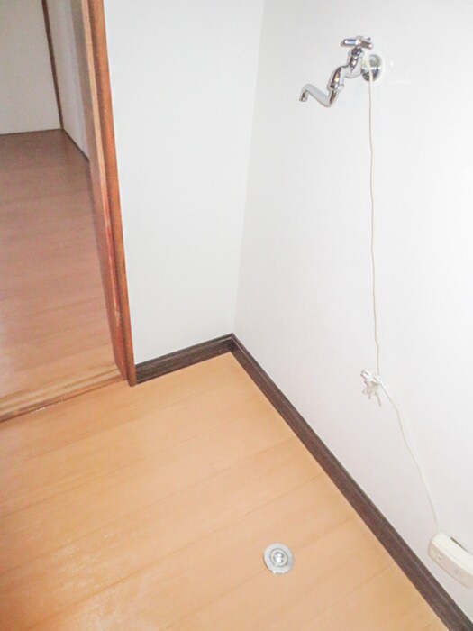 物件内観写真12　(洗濯機置場)