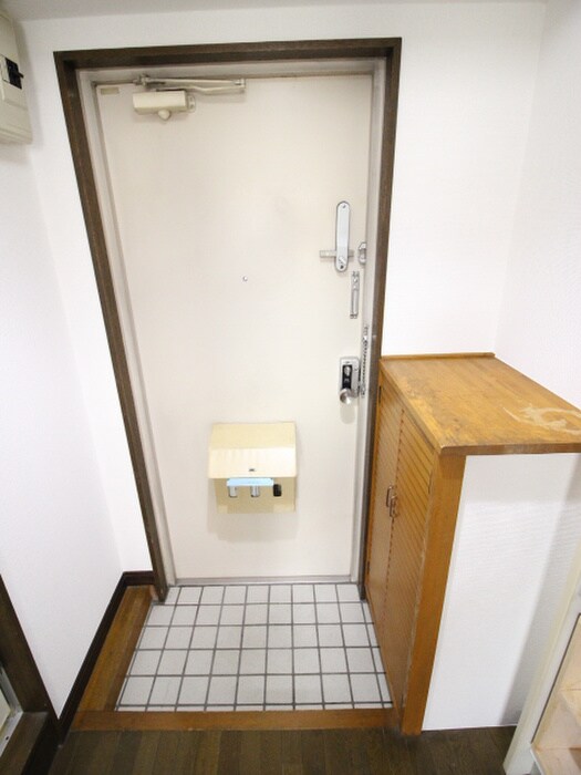物件内観写真7　(玄関)
