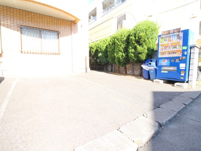 物件外観写真4　(駐車場)