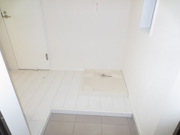 物件内観写真11　(玄関)