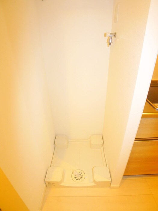 物件内観写真15　(洗濯機置場)