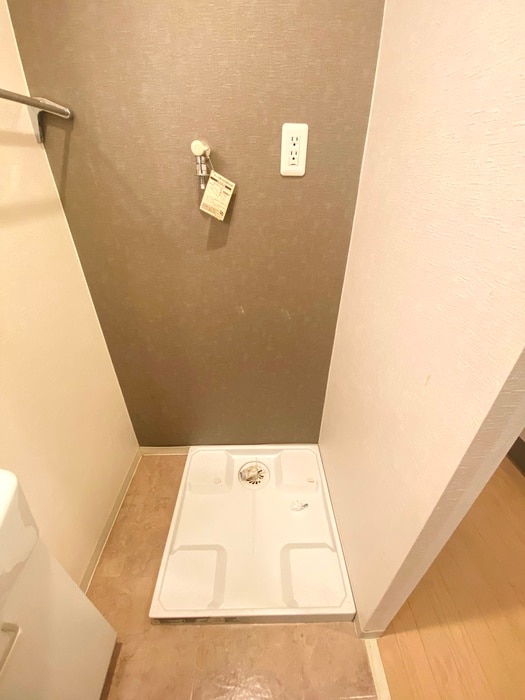 物件内観写真14　(洗濯機置場)