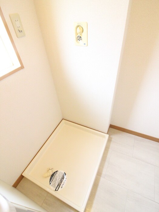 物件内観写真7　(洗濯機置場)