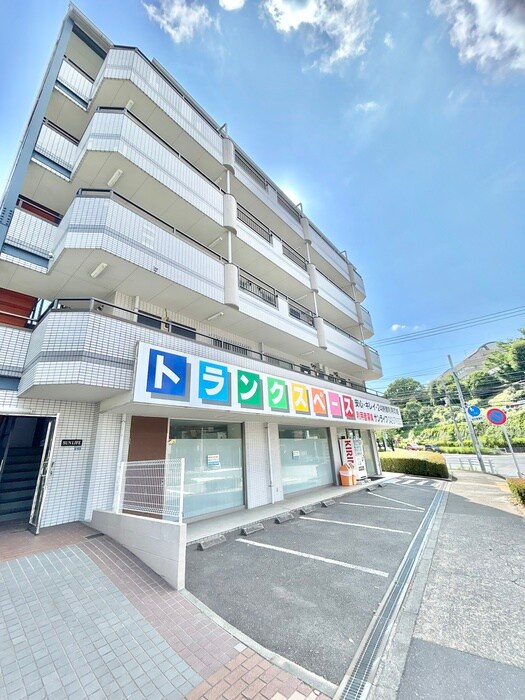 物件外観写真6　(駐車場)