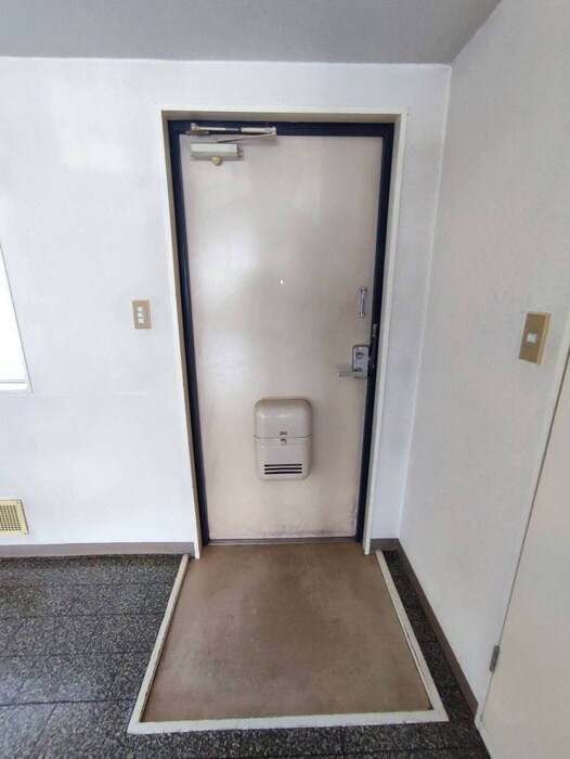 物件内観写真14　(玄関)