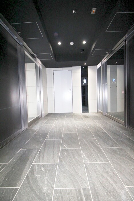 物件外観写真5　(エントランス部分)