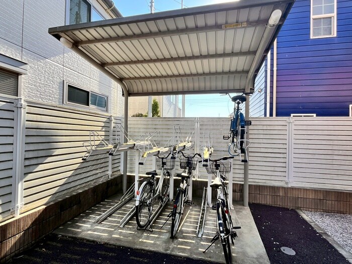 物件外観写真3　(駐輪場)
