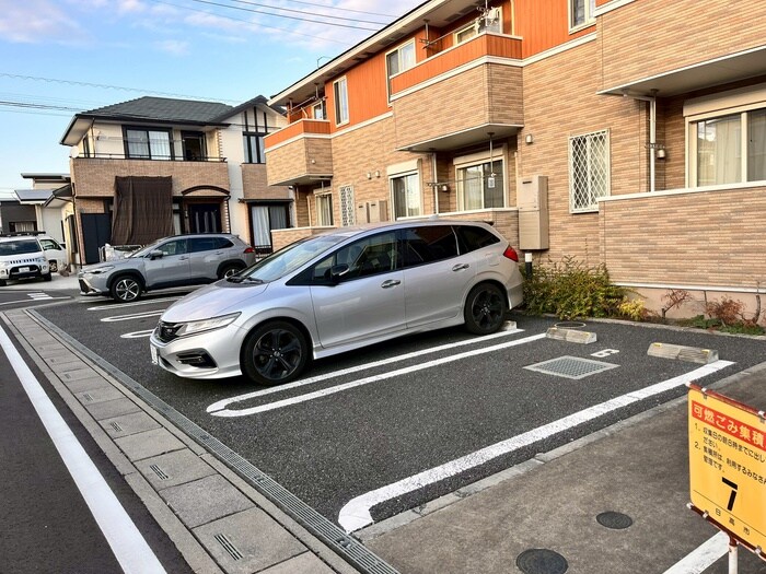 物件外観写真5　(駐車場)