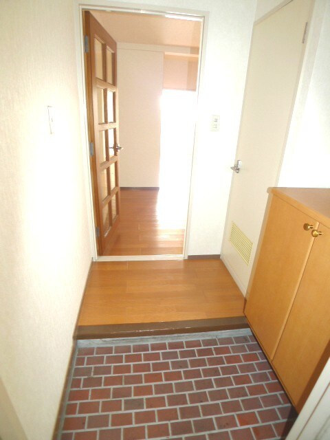 物件内観写真7　(玄関)