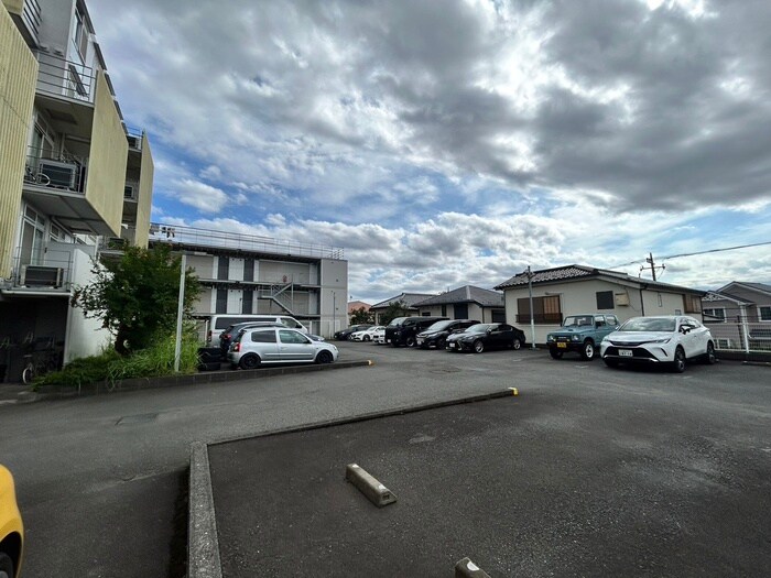 物件外観写真2　(駐車場)