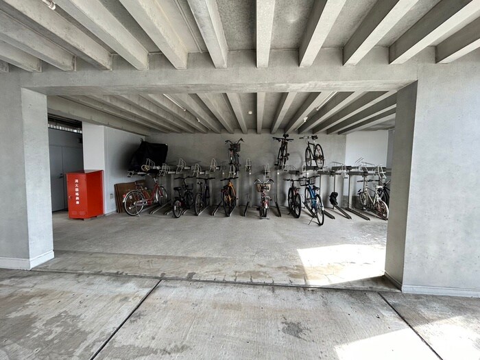 物件外観写真3　(駐輪場)