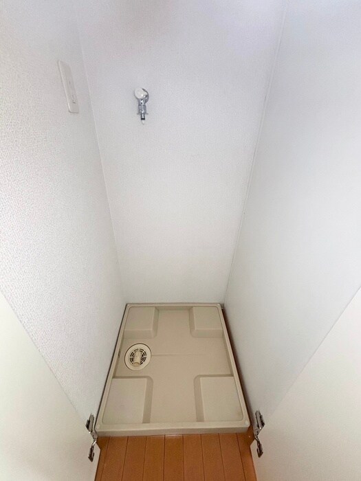 物件内観写真12　(洗濯機置場)