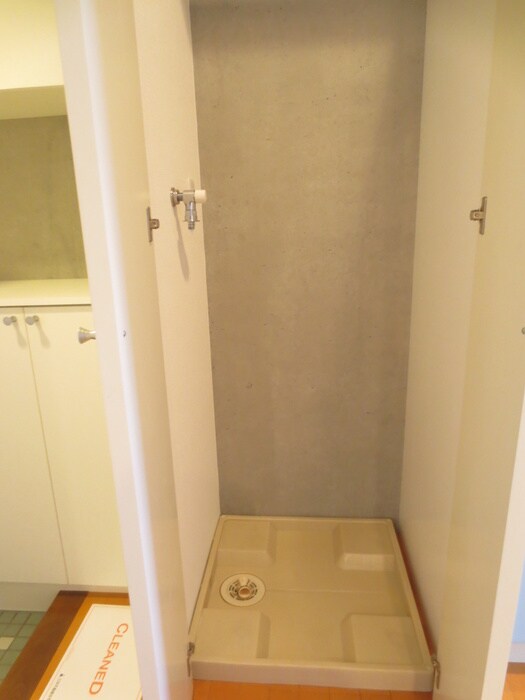 物件内観写真15　(洗濯機置場)