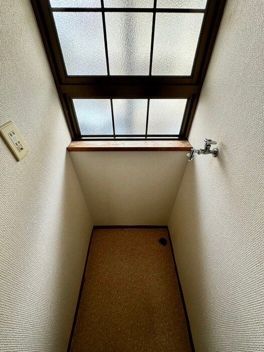 物件内観写真8　(洗濯機置場)