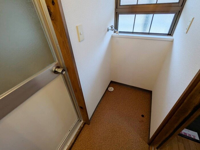 物件内観写真11　(洗濯機置場)