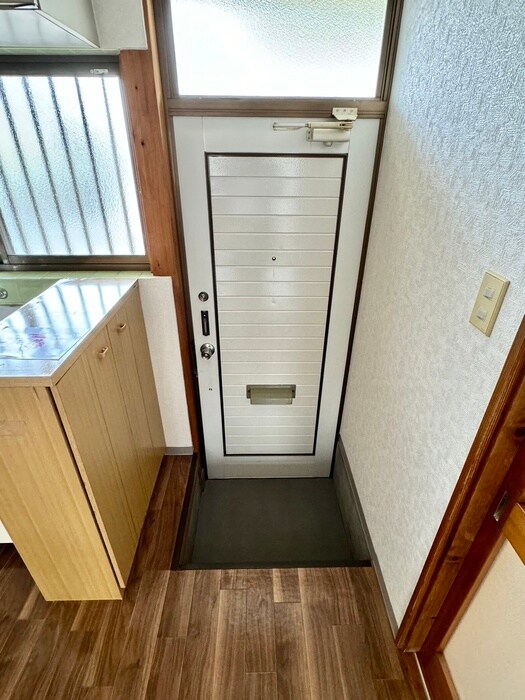 物件内観写真13　(玄関)