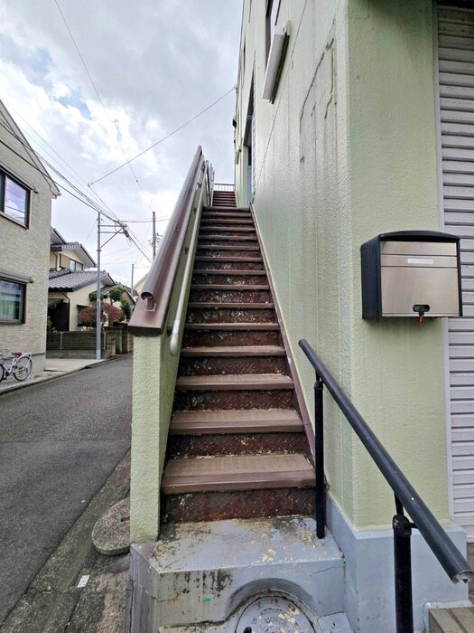 物件外観写真3　(エントランス部分)