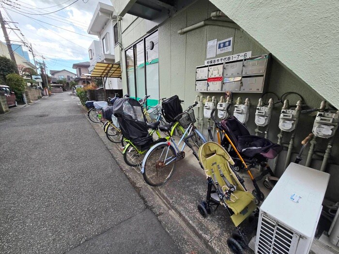 物件外観写真4　(駐輪場)