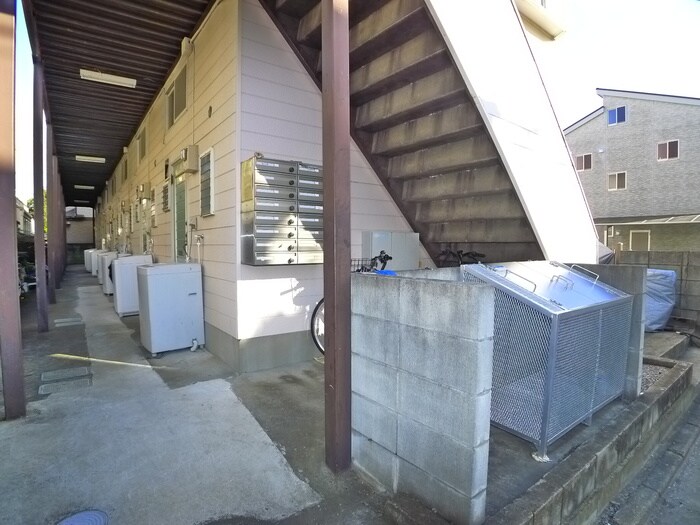 物件外観写真5　(エントランス部分)